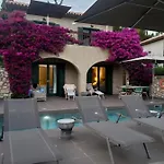 Vila North Point